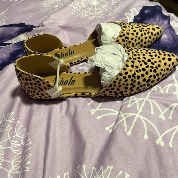 Brand new never work flats - Picture 4 of 4